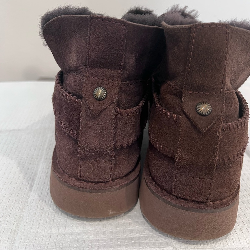 UGG
Womens Mckay Boot Chelsea In chokolat, size 9.5 - Picture 5 of 7